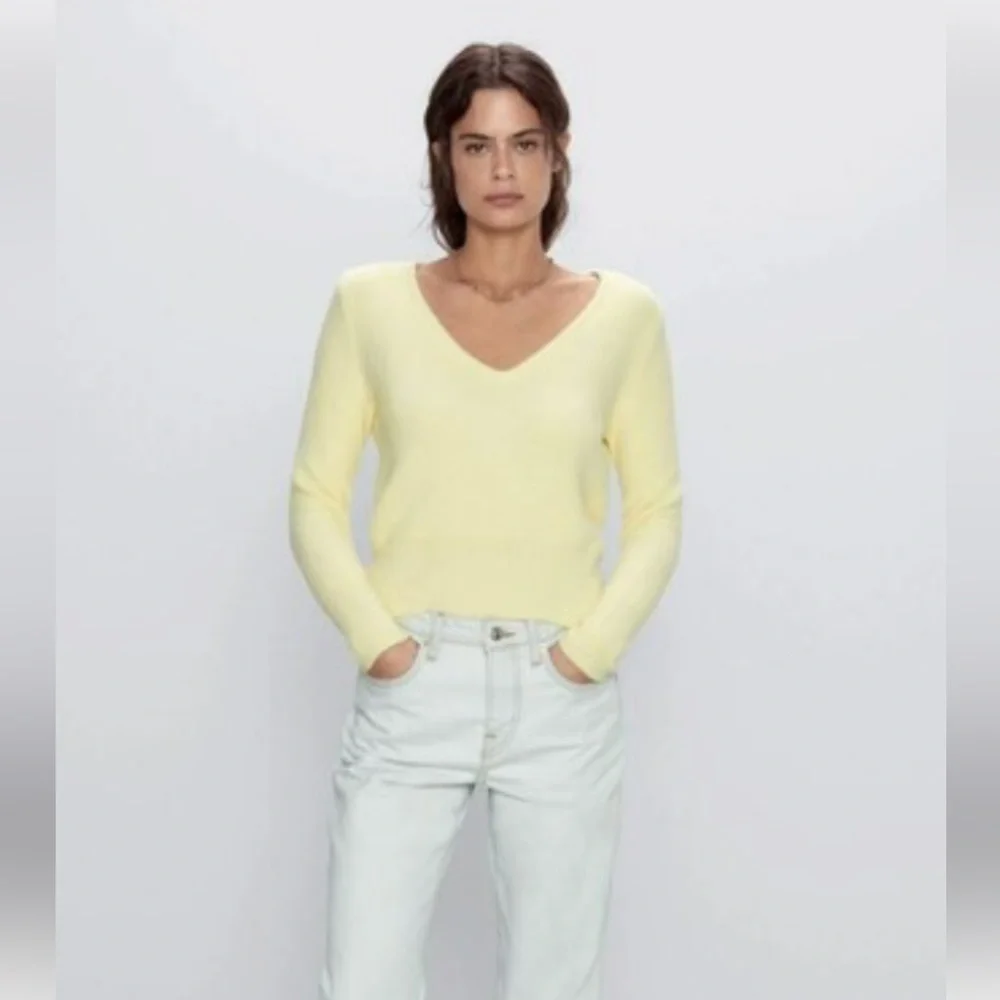 Zara Soft Butter Yellow Cropped Fuzzy V Neck Sweater S Quiet Luxury Minimalist - Picture 1 of 7